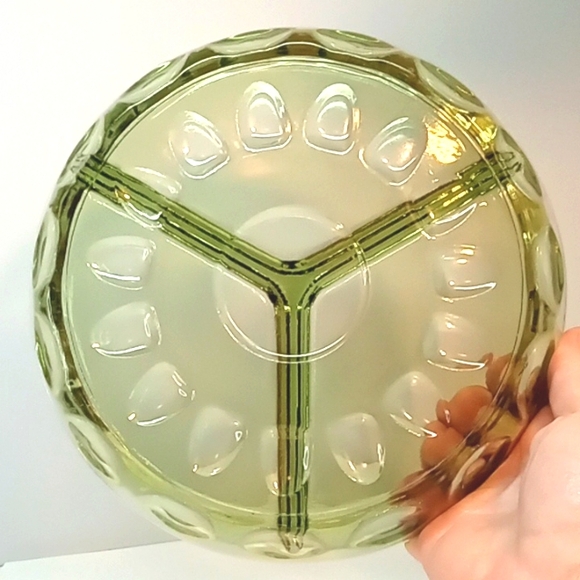 Vintage Indiana Glass avocado green thumbprint glass, 3 section serving plate - Picture 3 of 5